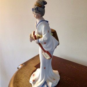 Vintage Geisha Girl Figurine Statue Shamisen Japan Lady